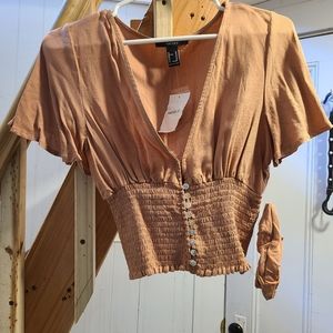 Cropped flutter sleeve top with matching scrunchie